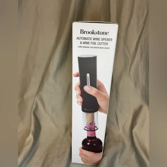 NWT Brookstone Black Automatic Wine Opener with Foil Cutter - Picture 2 of 9